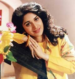 बॉलीवुड में कई सुपरहिट फिल्में देने वाली  Meenakshi Seshadri क्यों हो गई स्क्रीन से गायब? अब कहां है ये एक्ट्रेस और क्या कर रही हैं?