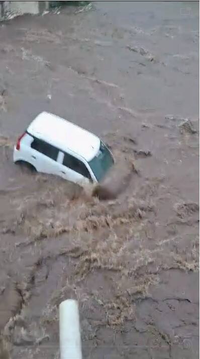 10 વીડિયોમાં જુઓ જુનાગઢ અને નવસારીમાં પડેલા વરસાદનું રૌદ્ર સ્વરુપ