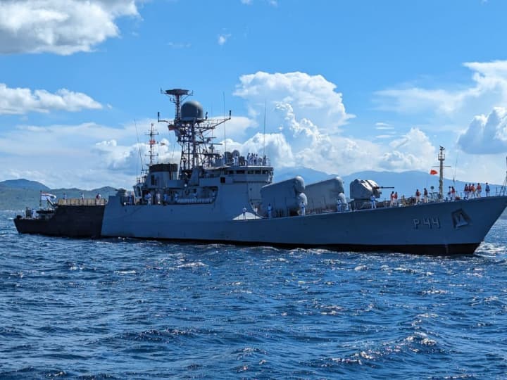 INS Kirpan: चीन को उसी के घर में घेरेगा भारत! इंडियन नेवी चीफ आज वियतनामी नौसेना को गिफ्ट करेंगे INS कृपाण Navy Chief Admiral R Hari Kumar To Hand Over INS Kirpan to Vietnam Is It India Preparation To Tackle China INS Kirpan: चीन को उसी के घर में घेरेगा भारत! इंडियन नेवी चीफ आज वियतनामी नौसेना को गिफ्ट करेंगे INS कृपाण