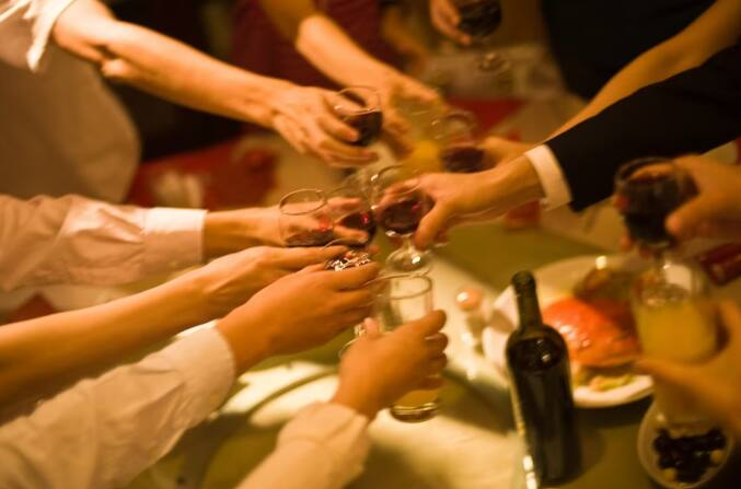 पुणे शहरातही दारुवर कमी कर आकारला जातो, त्यामुळे तिथे देखील दारुचे दर कमी आहेत.