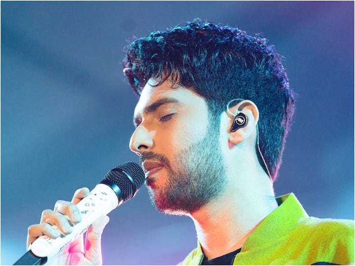 Armaan Malik has hundreds of songs under his credit in over 10 different languages. As we celebrate Armaan Malik's birthday, let's take a look at his popular favourites in different languages