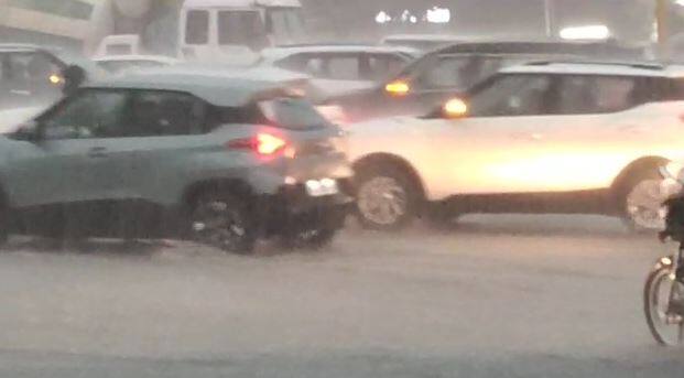 Heavy Rain in Ahmedabad city  Ahmedabad Rain: અમદાવાદ શહેરમાં ધોધમાર વરસાદ શરુ, ચાર અંડરપાસ કરાયા બંધ