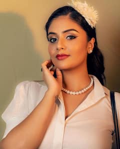 Sreemukhi Retro Look : రెట్రో లుక్కులో అదరగొట్టిన శ్రీముఖి