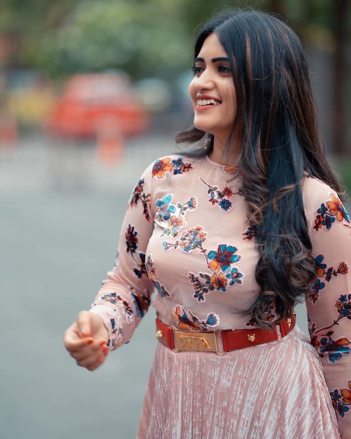 స్రవంతి చొక్కారపు అందమైన ఫోటోలు