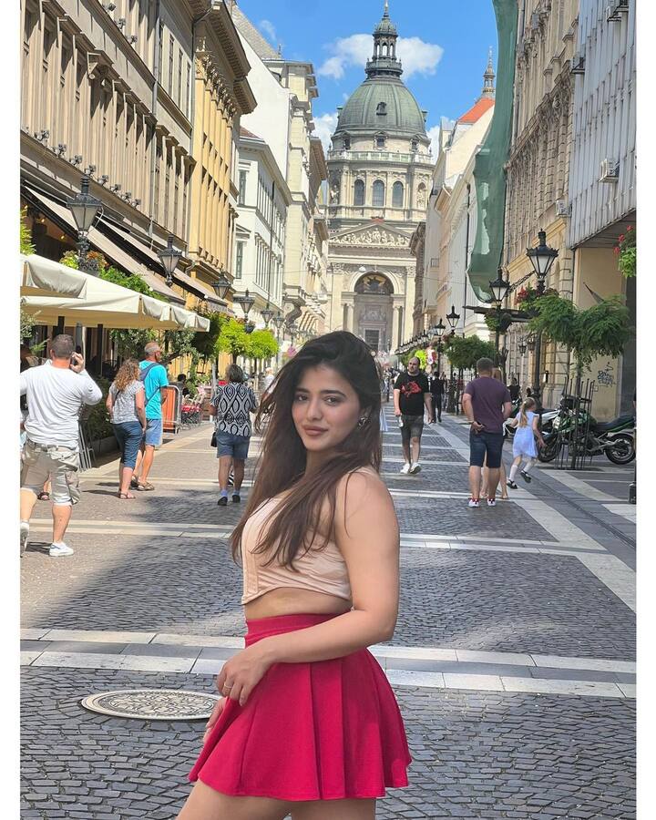 కేతికా శర్మ అందమైన ఫోటోలు
