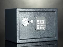 Bank Locker Rules: बैंक के लॉकर की चाबी हो गई है गुम, तो मिलेगी डुप्लीकेट चाभी या तोड़ना होगा लॉकर, जानें