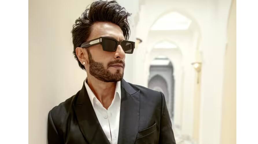 Ranveer Singh: ਰਣਵੀਰ ਸਿੰਘ ਵੀ ਸਕੂਲ ਦੌਰਾਨ ਜ਼ੀਰੋ ਅੰਕ ਕਰ ਚੁੱਕੇ ਪ੍ਰਾਪਤ, ਕਿਸ ਸਬਜੈਕਟ 'ਚ ਹੋਏ ਫੇਲ ਅਦਾਕਾਰ ਨੇ ਖੋਲ੍ਹਿਆ ਰਾਜ਼ ranveer-singh-got-zero-number-in this subject-actor-revealed-at-promotion-event Ranveer Singh: ਰਣਵੀਰ ਸਿੰਘ ਵੀ ਸਕੂਲ ਦੌਰਾਨ ਜ਼ੀਰੋ ਅੰਕ ਕਰ ਚੁੱਕੇ ਪ੍ਰਾਪਤ, ਕਿਸ ਸਬਜੈਕਟ 'ਚ ਹੋਏ ਫੇਲ ਅਦਾਕਾਰ ਨੇ ਖੋਲ੍ਹਿਆ ਰਾਜ਼