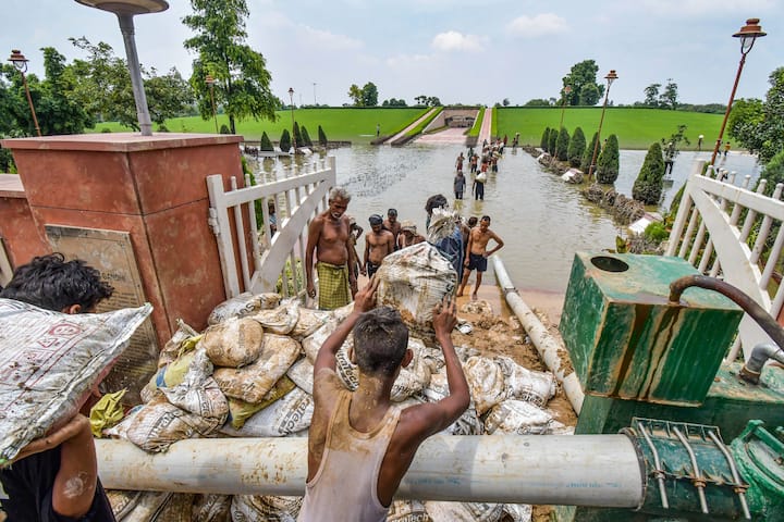 लगातार आठ दिन तक खतरे के निशान से ऊपर बहने के बाद बुधवार (19 जुलाई) की सुबह यमुना का जलस्तर 205.25 मीटर (खतरे के निशान से नीचे) दर्ज किया गया.