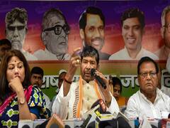 भतीजे चिराग के पैर छूने पर चाचा पशुपति ने दी प्रतिकिया, पासवान परिवार के मिलन की संभावना पर कही ये बात