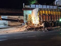 प्रतापगढ़ में तेज रफ्तार बेकाबू ट्रक घर में घुसा, देवर-भाभी समेत तीन लोगों की दर्दनाक मौत