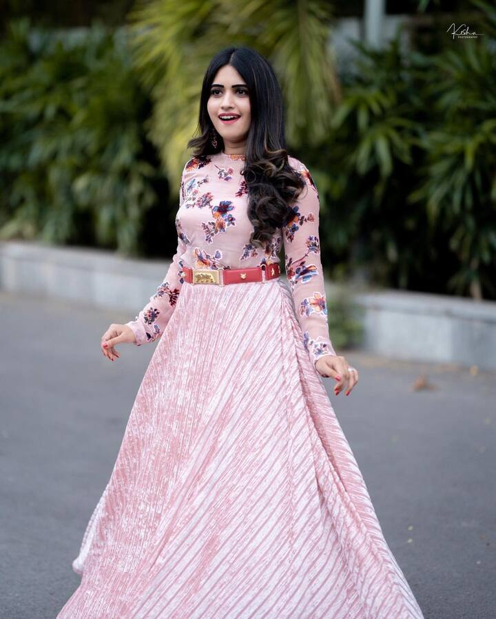 స్రవంతి చొక్కారపు అందమైన ఫోటోలు