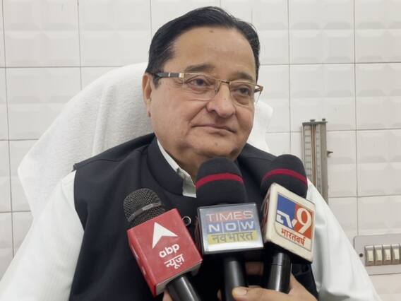 UP News: दिल्ली की मस्जिदों को रेलवे द्वारा दिए नोटिस पर एसटी हसन ने उठाए सवाल, जानें- क्या बोले सपा सांसद UP News: दिल्ली की मस्जिदों को रेलवे द्वारा दिए नोटिस पर एसटी हसन ने उठाए सवाल, जानें- क्या बोले सपा सांसद
