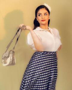 Sreemukhi Retro Look : రెట్రో లుక్కులో అదరగొట్టిన శ్రీముఖి