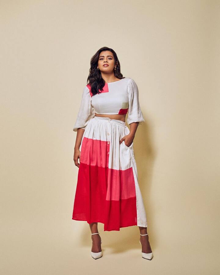 గత ఏడాది 'ఓదెల రైల్వే స్టేషన్' అనే సినిమాలో నటించింది. ప్రస్తుతం సోషల్ మీడియాలో యాక్టివ్ గా ఉంటూ తెలుగు, తమిళ భాషల్లో పలుసినిమాలు చేస్తోంది.