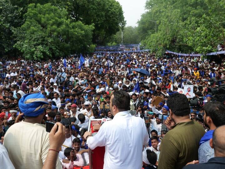 इस दौरान चंद्रशेखर आजाद के लिए समर्थकों ने जेड-प्लस सुरक्षा की मांग की. चंद्रशेखर को 28 जून को सहारनपुर जिले में अज्ञात हमलावरों ने गोली मार दी थी.