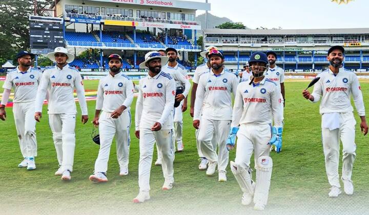 ஆட்ட நேர முடிவில் இந்திய அணி அனைத்து விக்கெட்டுகளையும் இழந்து 438 ரன்கள் எடுத்தது. பின்னர் வந்த வெஸ்ட் இண்டீஸ் ஒரு விக்கெட் இழப்புக்கு 86 ரன்கள் எடுத்துள்ளது