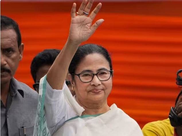 ਲਗਾਤਾਰ ਤਿੰਨ ਵਾਰ ਪੱਛਮੀ ਬੰਗਾਲ ਦੀ ਮੁੱਖ ਮੰਤਰੀ ਤੇ ਮਜ਼ਬੂਤ ਨੇਤਾ ਰਹੀ ਮਮਤਾ ਬੈਨਰਜੀ ਵਿਰੋਧੀ ਧਿਰ ਦਾ ਮਜ਼ਬੂਤ​ਚਿਹਰਾ ਵੀ ਹੈ ਅਤੇ ਪ੍ਰਧਾਨ ਮੰਤਰੀ ਦੇ ਅਹੁਦੇ ਲਈ ਉਨ੍ਹਾਂ ਦਾ ਨਾਂ ਵੀ ਚਰਚਾ ਵਿੱਚ ਰਿਹਾ ਹੈ। ਹਾਲ ਹੀ 'ਚ ਉਨ੍ਹਾਂ ਦੀ ਪਾਰਟੀ ਦੇ ਇਕ ਸੰਸਦ ਮੈਂਬਰ ਨੇ ਖੁੱਲ੍ਹ ਕੇ ਉਨ੍ਹਾਂ ਦਾ ਨਾਂ ਲਿਆ ਸੀ।