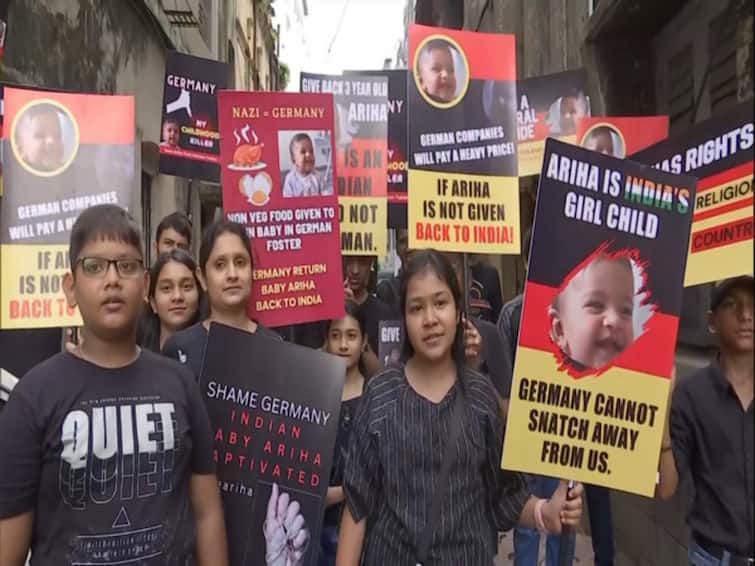 West Bengal: Jain Community Members Hold Silent Protest Outside German Consulate Demanding Repatriation Of Baby Ariha West Bengal: Jain Community Members Hold Silent Protest Outside German Consulate Demanding Repatriation Of Baby Ariha