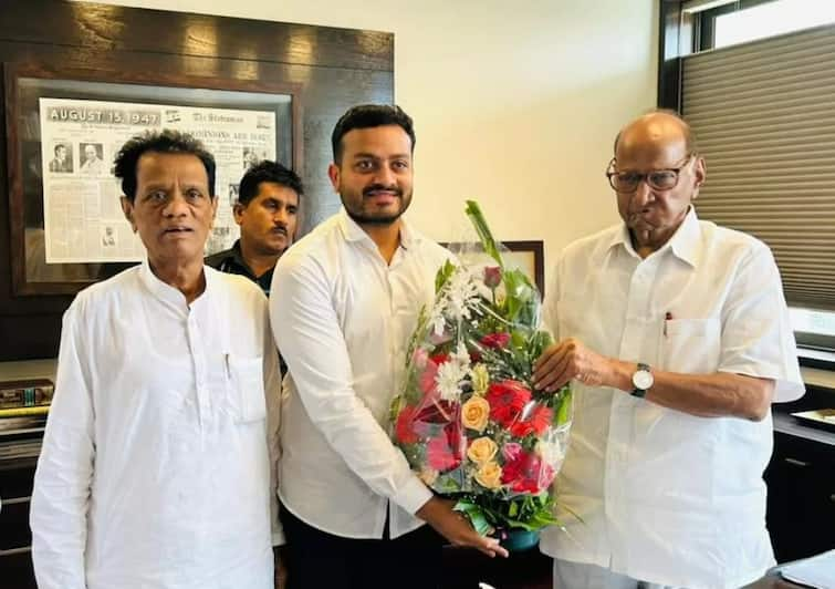 mednagar former mayor Abhishek Kalamkar is back in NCP likely to get new responsibility Ahmednagar Politics : अहमदनगरचे माजी महापौर अभिषेक कळमकर पुन्हा राष्ट्रवादीत, नवी जबाबदारी मिळण्याची शक्यता