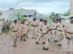 जब लोग सो रहे थे तब 250 से अधिक पुलिस फोर्स पहुंच गई कॉलोनी में, जानिए क्या है मामला?