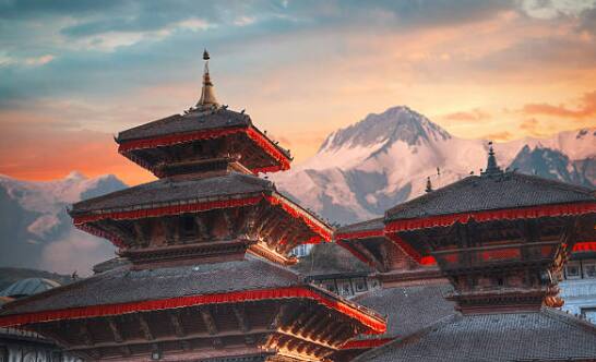 नेपाळ: जर तुम्हाला पर्वतांचा देश नेपाळला भेट द्यायची असेल, तर तुम्ही येथे 90 दिवसांसाठी व्हिसाशिवाय जाऊ शकता.