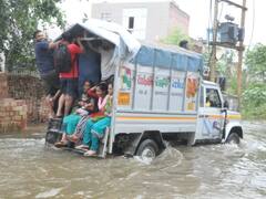 नोएडा और गाजियाबाद में हिंडन का कहर, गांवों में घुसा पानी का सैलाब, रेस्क्यू कर रही NDRF