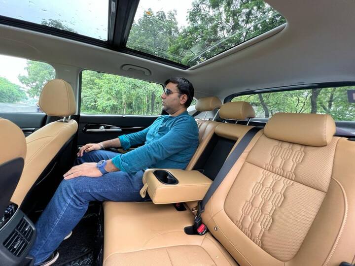 If we talk about space then the Seltos rear seat has good enough room for three at the back though it can be a squeeze width wise in getting the middle passenger. The legroom on offer is quite good and headroom is excellent too while the window line is ample with sunblinds too. We do wish for better thigh support as you sit a bit low. Boot space is also ample with a convenient loading lip. (Image Credit: Somnath Chatterjee)