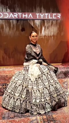 Aditi Rao Hydari Walks The Ramp In Black Lehenga Looking Like A Queen