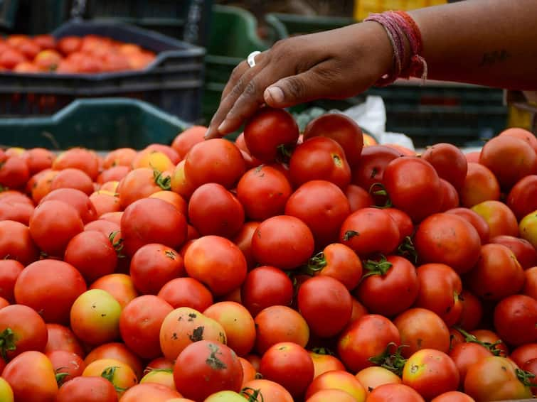 TN Couple Fake Accident, Hijack Truck With 2.5 Tonnes Of Tomato To Extort Money