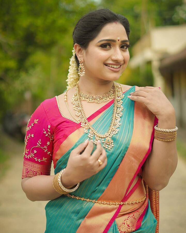 సోషల్ మీడియాలో యాక్టివ్ గా ఉండే ఆషిక ఎప్పటికప్పుడు ఫొటోస్, వీడియోస్ షేర్ చేస్తుంటుంది..