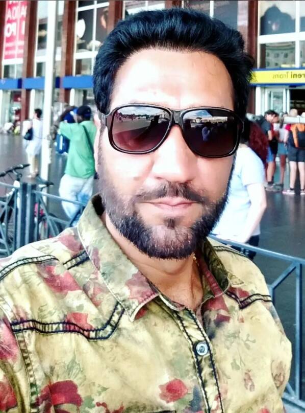 ਕਾਬਿਲੇਗੌਰ ਹੈ ਕਿ ਪੰਜਾਬੀ ਗਾਇਕ ਬੁੱਗਾ ਉਸ ਸਮੇਂ ਚਰਚਾ ਵਿੱਚ ਆਏ ਜਦੋਂ ਕਲਾਕਾਰ ਦੀ ਉਨ੍ਹਾਂ ਦੇ ਭਰਾ ਨਾਲ ਵਿਵਾਦ ਸਾਹਮਣੇ ਆਇਆ। ਗਾਇਕ ਦੇ ਭਰਾ ਨੇ ਉਨ੍ਹਾਂ ਉੱਪਰ ਜਾਇਦਾਦ 'ਤੇ ਕਬਜ਼ਾ ਕਰਨ ਦੇ ਦੋਸ਼ ਲਾਏ ਸੀ।