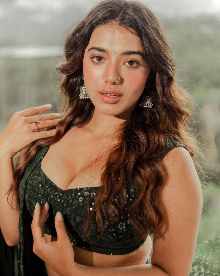 పవన్ కళ్యాణ్, సాయి ధరమ్ తేజ్‌ల ‘బ్రో’లో కేతికనే హీరోయిన్‌గా నటిస్తుంది.