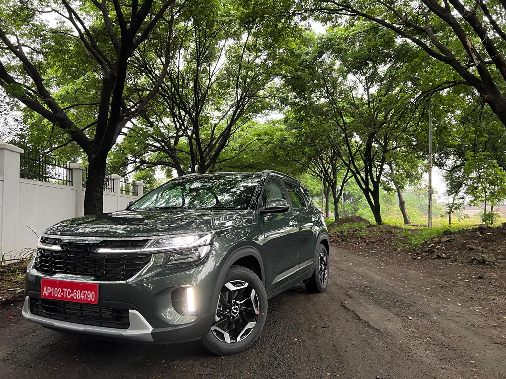 Kia Seltos Facelift Review: आपकी जरूरतों पर कितना खरा उतरती है किआ सेल्टोस फेसलिफ्ट 1.5 एचटीएक्स+, जान लीजिए