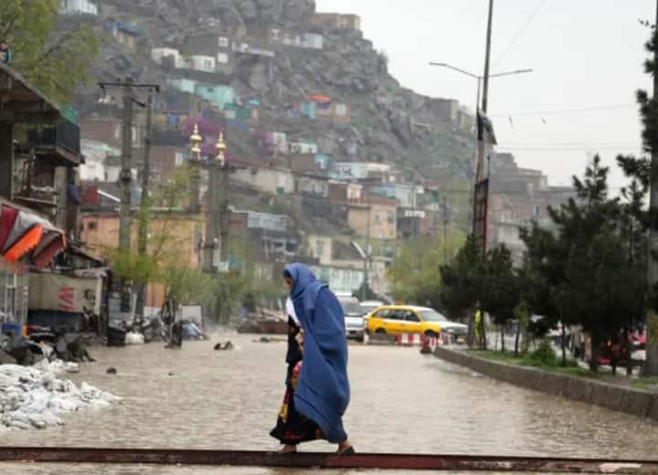 Floods In Afghanistan 26 Dead and 40 Missing in heavy rainfall Afghanistan Floods: अफगानिस्तान में बाढ़ के कारण 26 लोगों की हुई मौत, 40 ज्यादा लापता, जानें कैसे हैं हालात