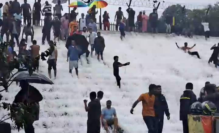 पावसाचा जोर ओसरल्यामुळे ही गर्दी बघायला मिळत आहे.