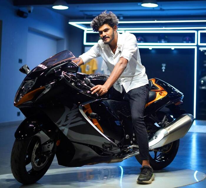 இந்த படத்தை செல் அம் என்ற இயக்குநர் இயக்குகிறார்.