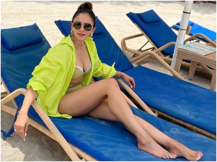 Rakul Preet Singh Latest Photos : రకుల్ ప్రీత్ సింగ్ ఇప్పుడు ఎక్కడ ఉన్నారో తెలుసా? దుబాయ్ దేశంలో! అక్కడ బికినీలో ఫోటోలు పోస్ట్ చేశారు.