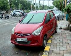 Ahmedabad Rain: અમદાવાદમાં વરસાદથી ગાડીઓની એરબેગ ખુલી ગઈ, લોકોએ વાહનો રસ્તા પર કર્યા પાર્ક