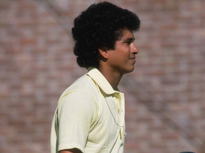 Sachin Tendulkar: सचिन तेंदुलकर ने अपना अंतर्राष्ट्रीय डेब्यू पाकिस्तान के खिलाफ नवंबर, 1989 में टेस्ट मैच के ज़रिए किया. पहले मैच के बाद तेंदुलकर बाथरूम में जाकर रोए थे.