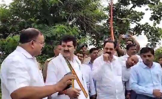 मदत व पुनर्वसन मंत्री अनिल पाटील यांनी यवतमाळ जिल्ह्यातील अनंतवाडीमध्ये दाखल