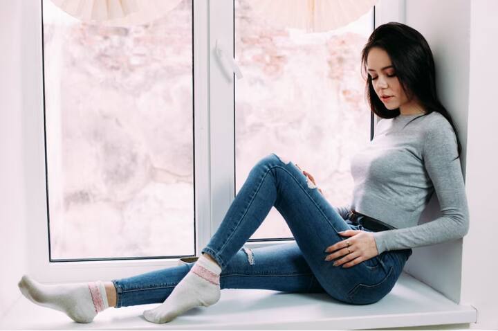 टाइट जींस की वजह से ब्लड सरकुलेशन में परेशानी आ सकती है. इससे आपको सूजन और दर्द की समस्या हो सकती है. इसके अलावा भी आपको कई सारी बीमारियां हो सकती है.