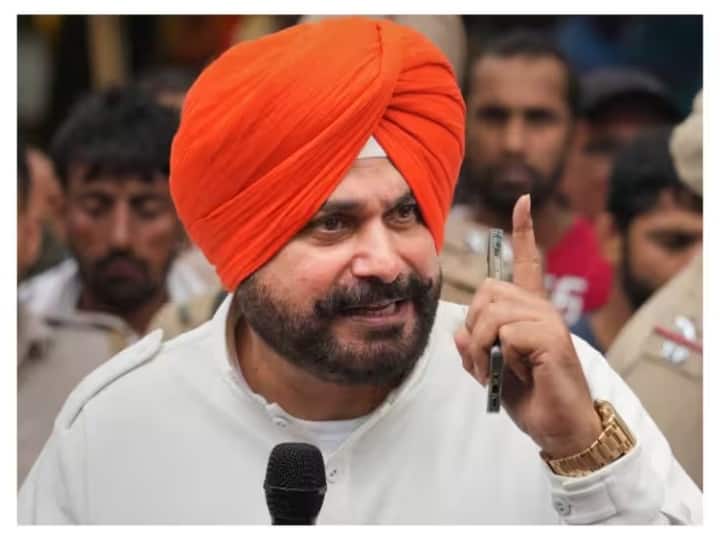 Navjot Singh Sidhu came out in support of Kejriwal amidst rebellion of Punjab Congress