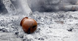 Viral News: ਇਸ ਸ਼ਮਸ਼ਾਨਘਾਟ ਨੂੰ ਮਿਲਿਆ ਹੈ ਸਰਾਪ, ਜੇ ਇੱਥੇ ਇੱਕ ਦਿਨ ਵੀ ਲਾਸ਼ ਨਾ ਸਾੜੀ ਗਈ ਤਾਂ ਪਿੰਡ ਵਿੱਚ ਕੋਈ ਮਰ ਜਾਵੇਗਾ!