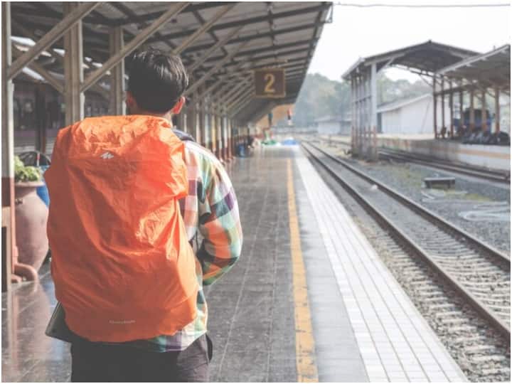 आपको बता दें कि ट्रेन का संचालन रेलवे के जरिए किया जाता है. ऐसे में जिसे ट्रेन चलानी है, उसकी अनुमति भी रेलवे की ओर से दी जाती है.