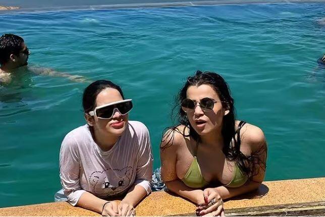 ਅਸਲ 'ਚ ਉਰਫੀ ਪਹਿਲੀ ਵਾਰ ਲਾਈਮਲਾਈਟ 'ਚ ਨਹੀਂ ਹੈ। ਵਿਵਾਦਾਂ ਨਾਲ ਉਨ੍ਹਾਂ ਦਾ ਗੂੜ੍ਹਾ ਰਿਸ਼ਤਾ ਹੈ ਪਰ ਉਹ ਕਮਾਈ ਵਿੱਚ ਵੀ ਬਹੁਤ ਅੱਗੇ ਹੈ। ਉਸ ਦੀ ਕਮਾਈ ਕਈ ਵੱਡੇ ਚਿਹਰਿਆਂ ਤੋਂ ਵੱਧ ਹੈ।