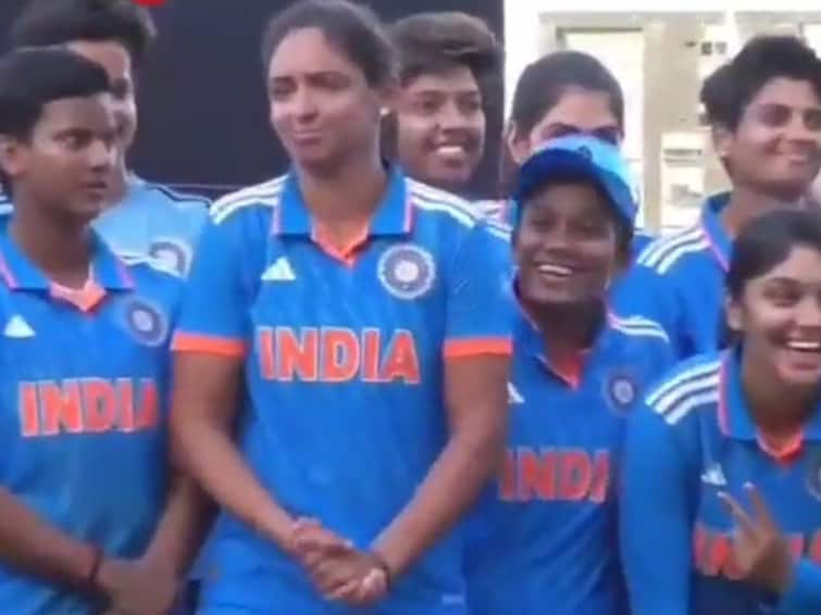 Controversy At Photo Session: Bangladesh Team Withdraws After Harmanpreet Kaur Asks Them To Call Umpires Controversy At Photo Session: Bangladesh Team Withdraws After Harmanpreet Kaur Asks Them To Call Umpires