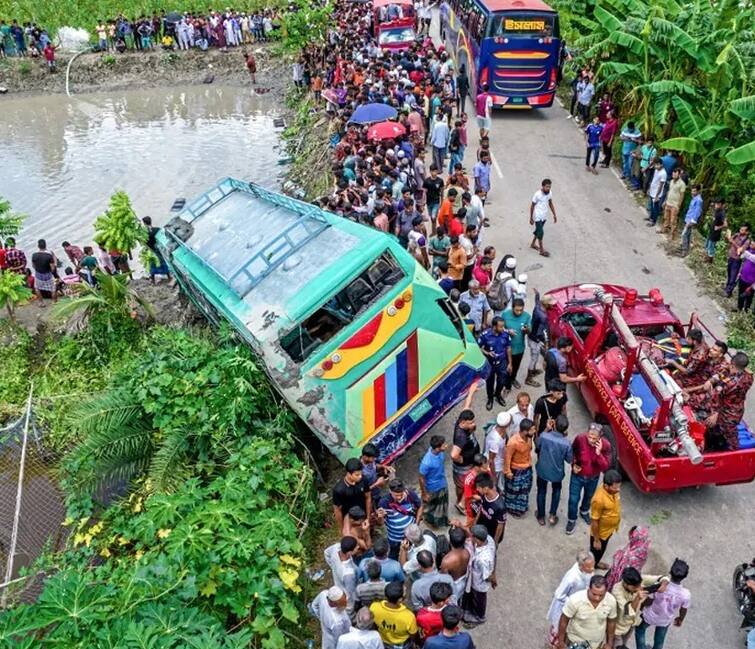 In Bangladesh, a bus fell into a lake in a terrible accident, 17 people died and 35 were injured. Accident: તળાવમાં બસ ખાબકતા સર્જાયો ભંયકર અકસ્માત, 17 લોકોના મોત, 35થી વધુ ઘાયલ