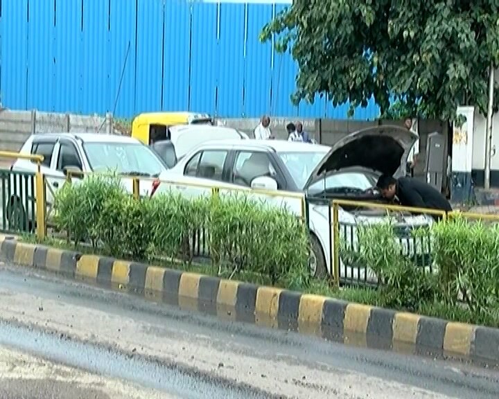 Ahmedabad Rain: આજે શહેરના મોટાભાગના ગેરેજો વાહનોથી ફૂલ, રૂટિન કરતાં 70 ટકા વધુ ગાડીઓ રિપેરિંગમાં પહોંચી