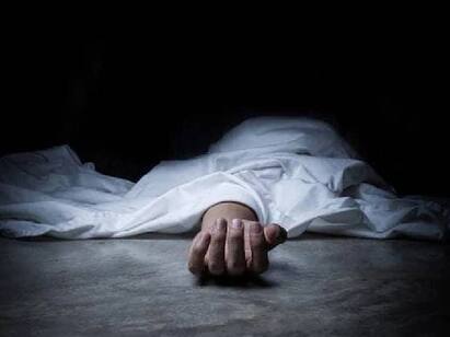 Brother kills sister over relationship walks to police station with severed head Crime: தங்கை கொடூர கொலை.. தலையுடன் போலீஸ் நிலையம் சென்ற அண்ணன்.. உத்தரப்பிரதேசத்தில் பரபரப்பு!