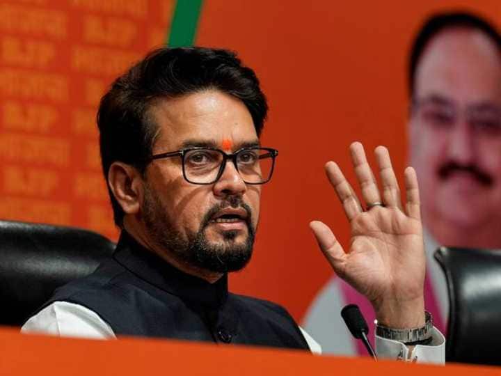 अनुराग ठाकुर ने विपक्ष से की ‘हाथ जोड़कर’ अपील, कहा- मणिपुर पर चर्चा से नहीं भागें अनुराग ठाकुर ने विपक्ष से की ‘हाथ जोड़कर’ अपील, कहा- मणिपुर पर चर्चा से नहीं भागें